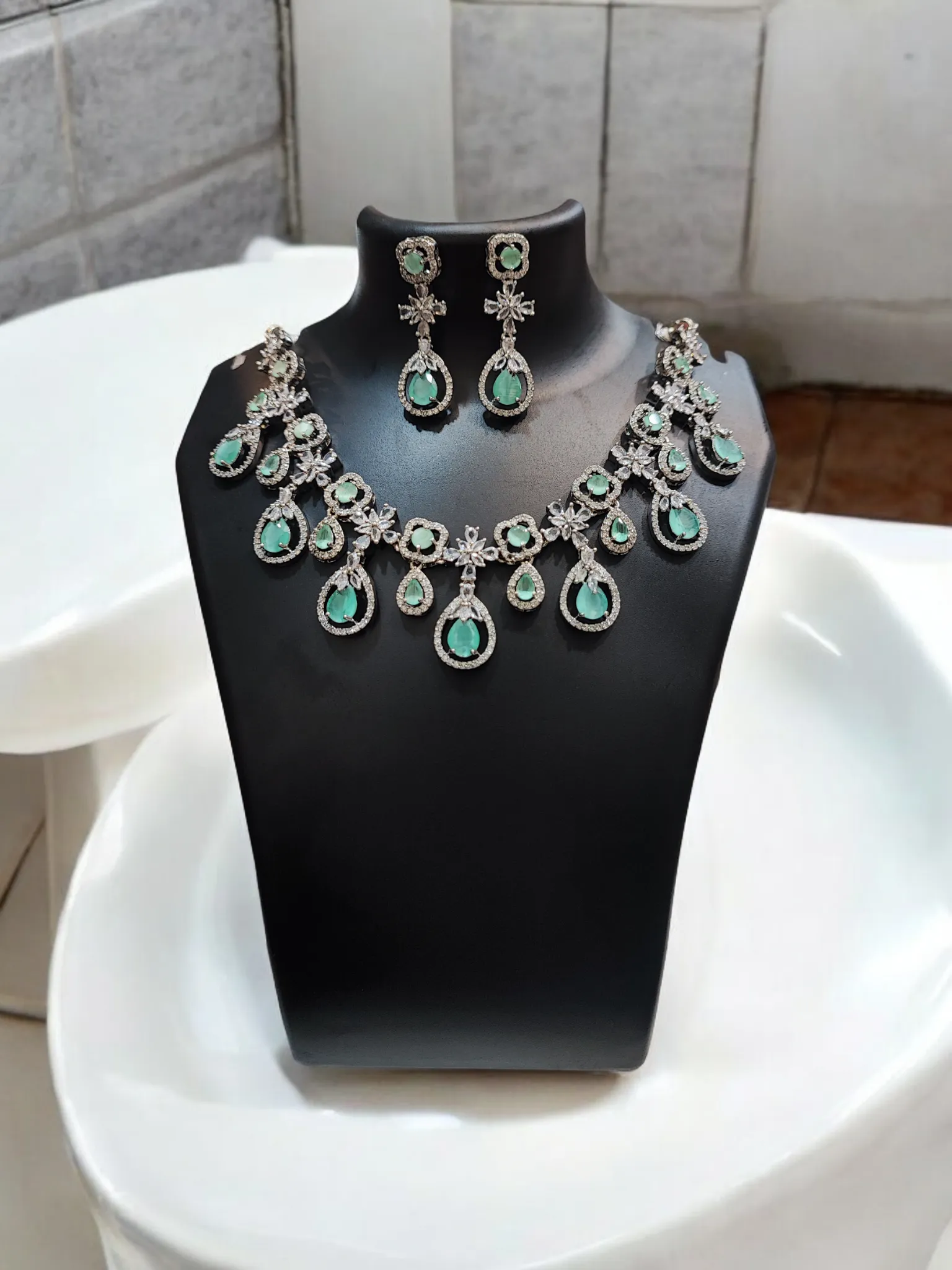 Pearlfect Glittery Flower Waterdrops Necklace Set